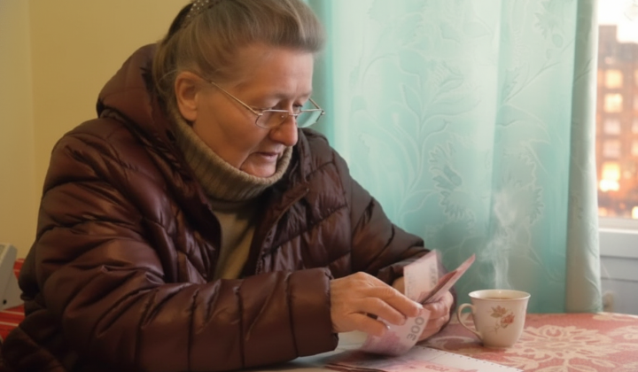 Пенсионеры получают доплату к пенсии