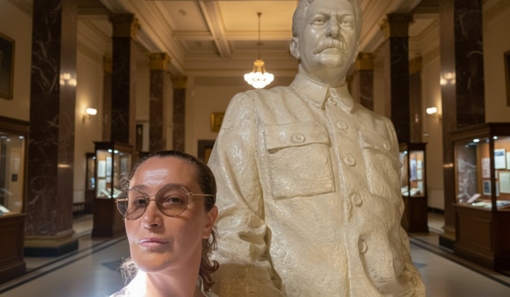 Snezhana Yegorova against the background of the Russian flag