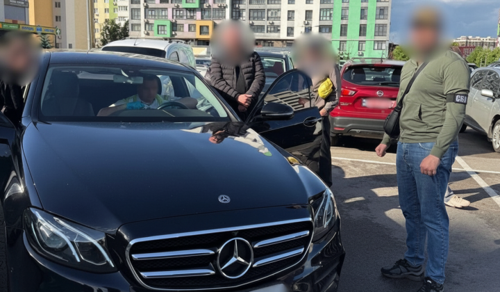 Затримання організаторів переправлення ухилянтів за кордон у Києві