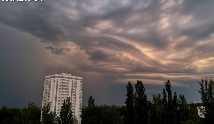 Літнє сонце на фоні неба