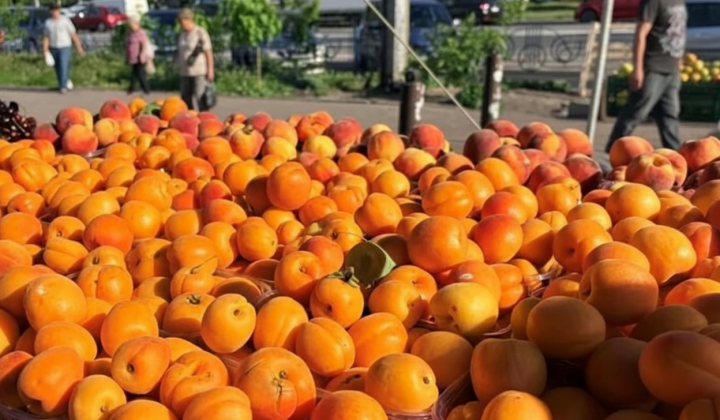 Imported apricots and peaches on Kyiv markets