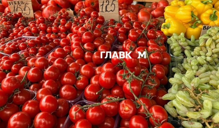 Green peas at the fair in Kyiv