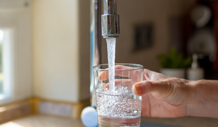 Troieshchyna residents prepare for night water pipeline flushing