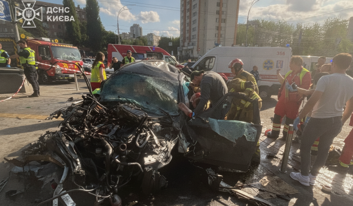 Авария на Караваевых дачах, блокировка водителя