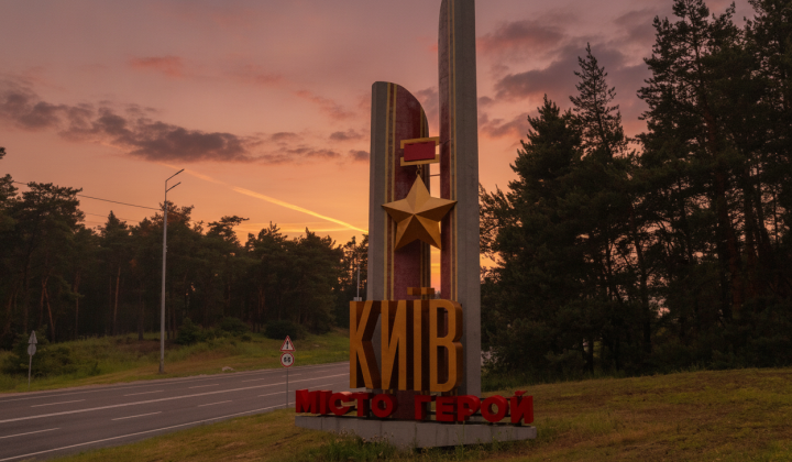 Removing Soviet star from the monument