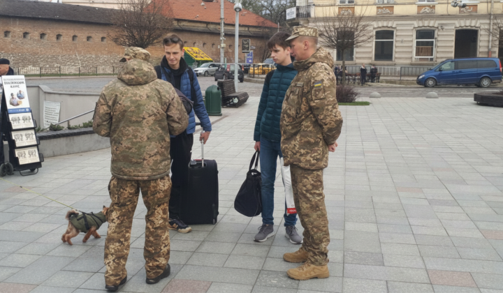 Цілком справжній ТЦК затримує злочинців