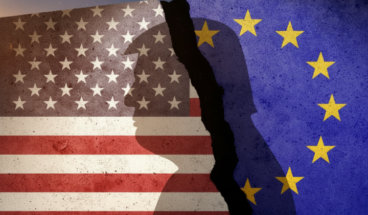 Прапор США з літерою Е на карті Європи