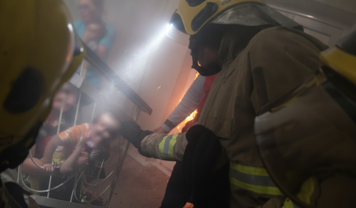 Дитина застрягла головою в огорожі