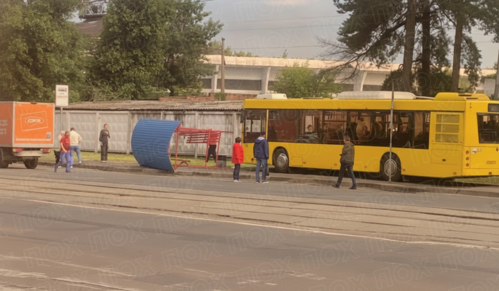 Bus at a stop in Kyiv