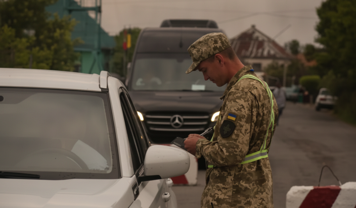 Автобус зупинено на кордоні з Польщею