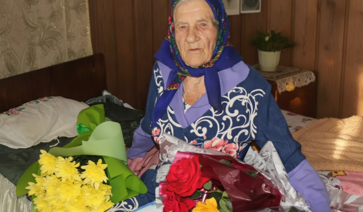 Старенька українка з лозунгом 'Життя - це прекрасно!'