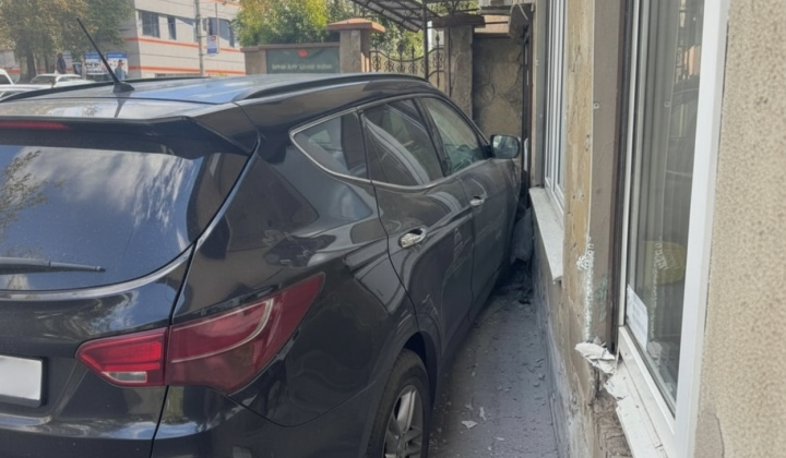 Пʼяний водій на Hyundai влетів у магазин