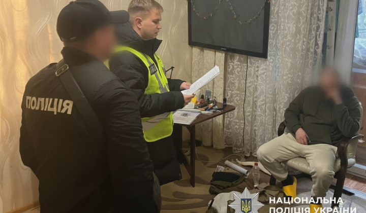Мужчина в куртке украл деньги