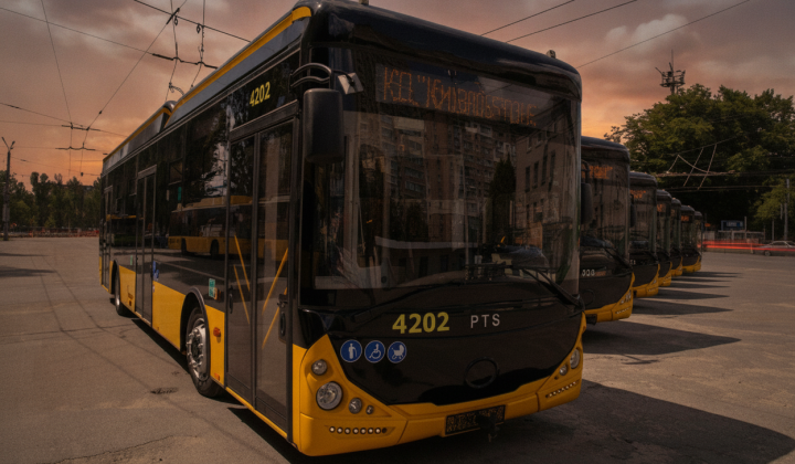13 нових тролейбусів та автобусів у Києві