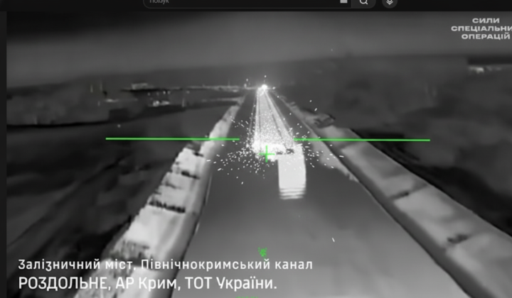 Разрушенный железнодорожный мост в Крыму