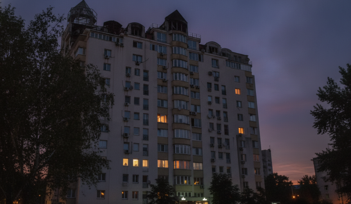 Fire on 18-20 floors in Kyiv