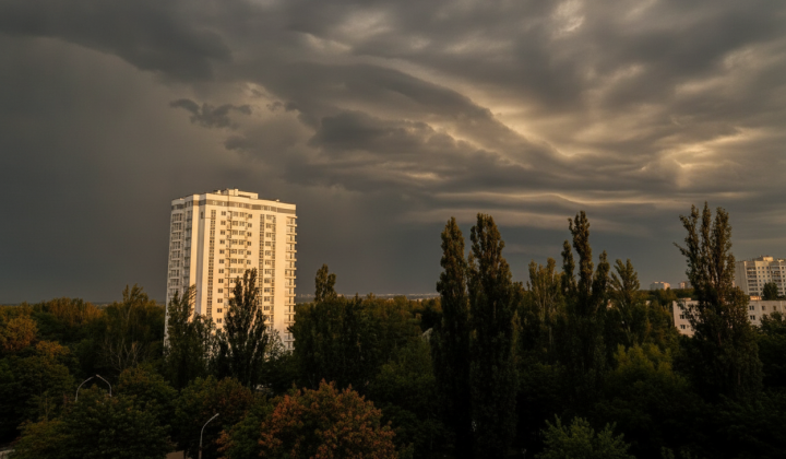 Гроза ночью и солнце днем в Киеве