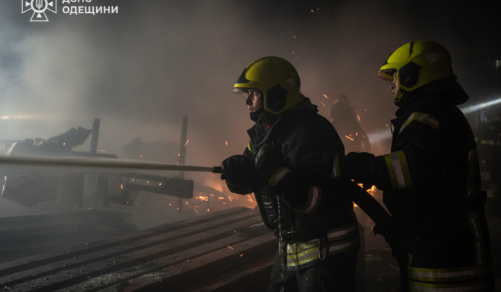 Вогняна інферно на складах з продуктами