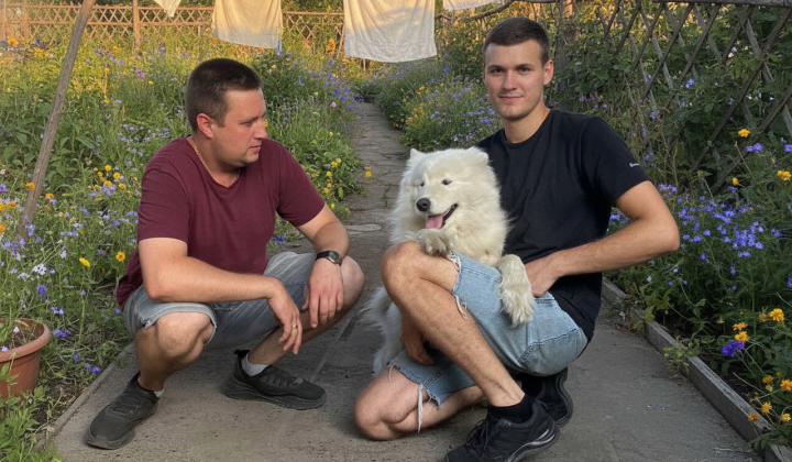 Собаку, вышвырнутую из Новой почты в 37-градусную жару, нашли