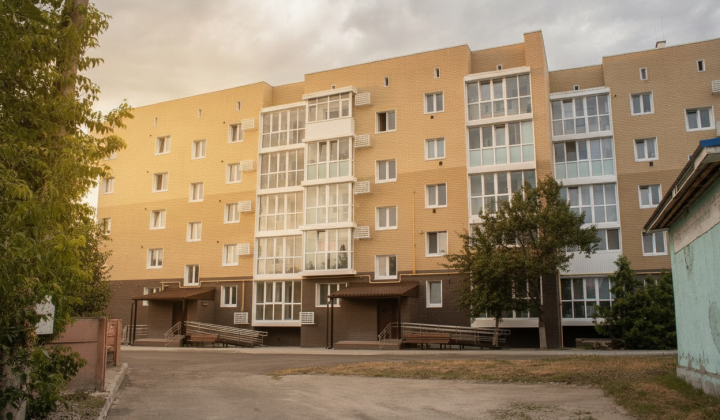 Семьи возвращаются после обстрелов