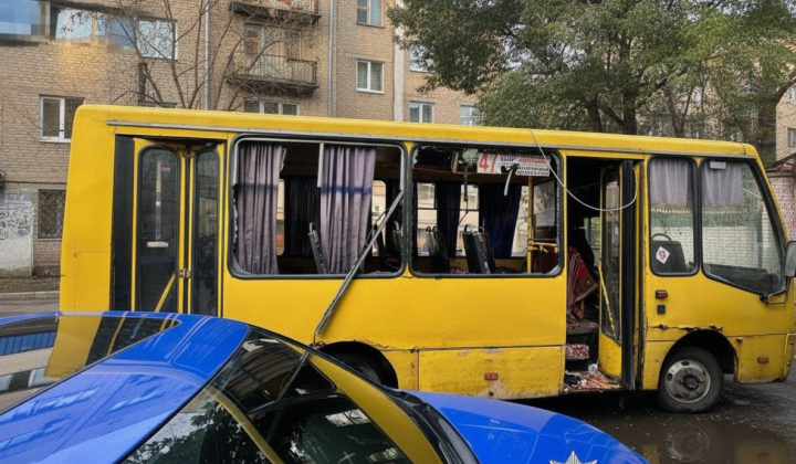 Russian FPV drone attacking minibus in Kherson