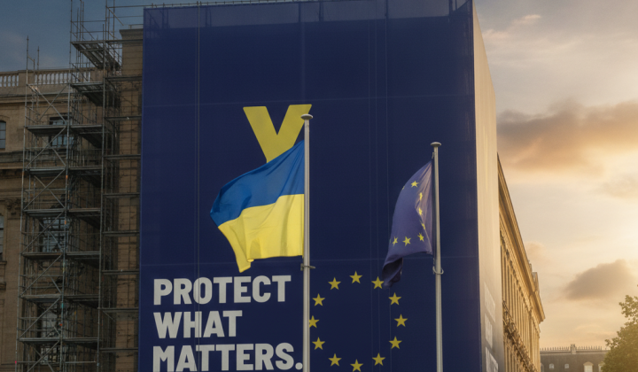 Підняття українського прапора біля Єврокомісії