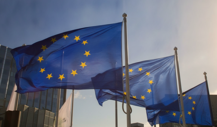 EU supports Ukraine financially