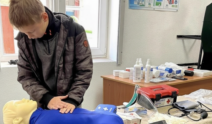Діти у школі на уроці безпеки