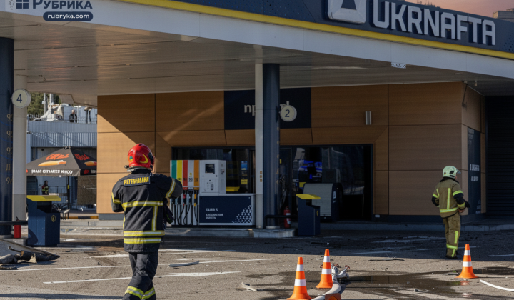 Безпілотники атакували АЗС у Києві