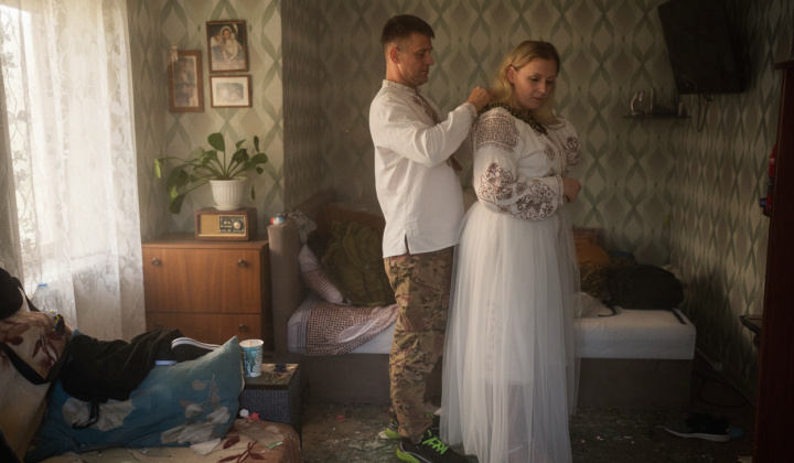 Wedding after shelling: Leonid and Lyudmila