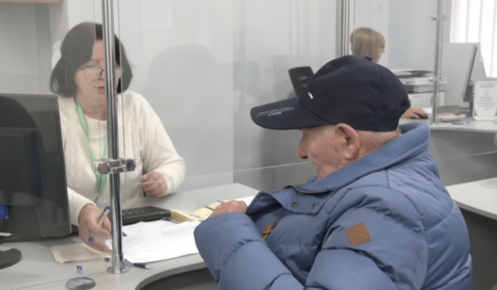 Люди работают на большее количество лет