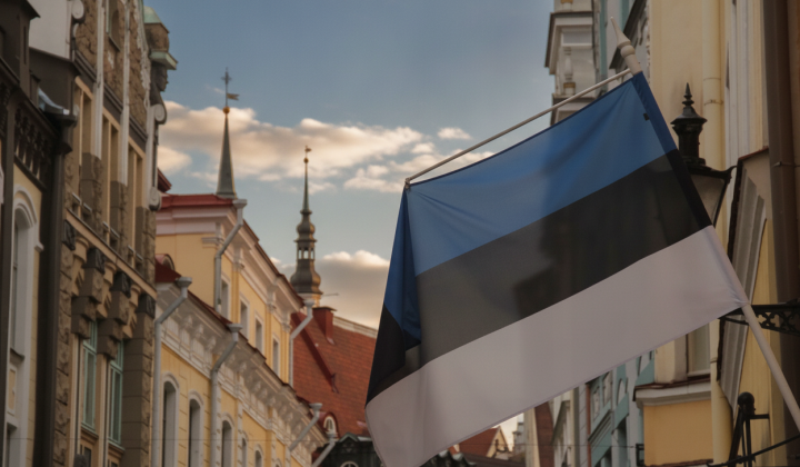 Флаги Естонії, Фінляндії та Швеції