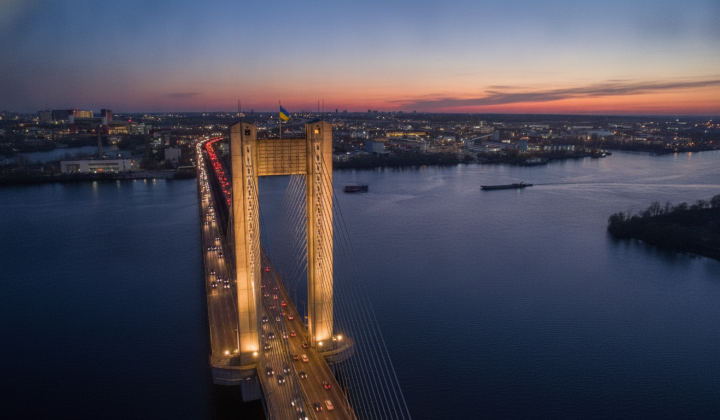 Рух Південним мостом у Києві