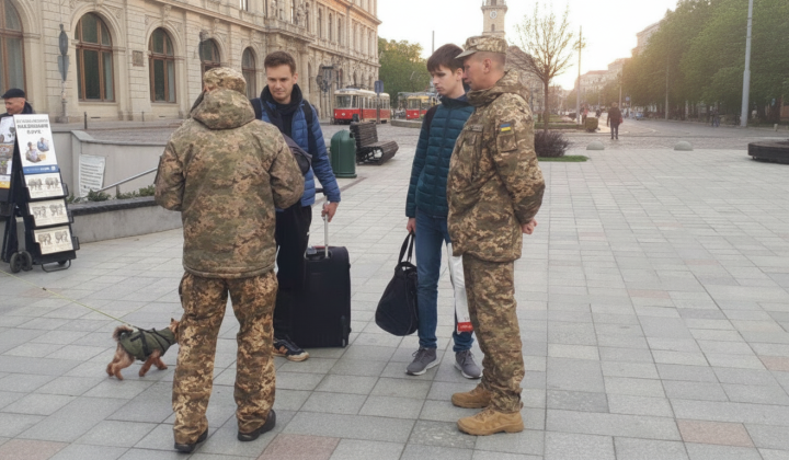 Правила работы сотрудников ТЦК по приказу №423 ЗСУ: запрет на задержания и изъятие телефонов