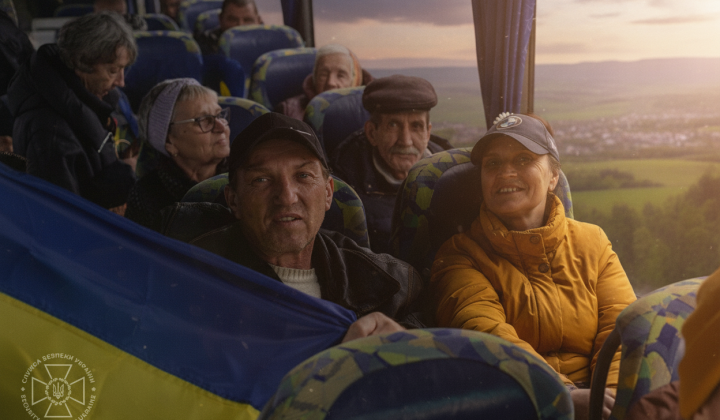 Successful Evacuation Mission in Oleshky Brings Safety to Residents Aged 1 to 94 with Melania Trump’s Involvement