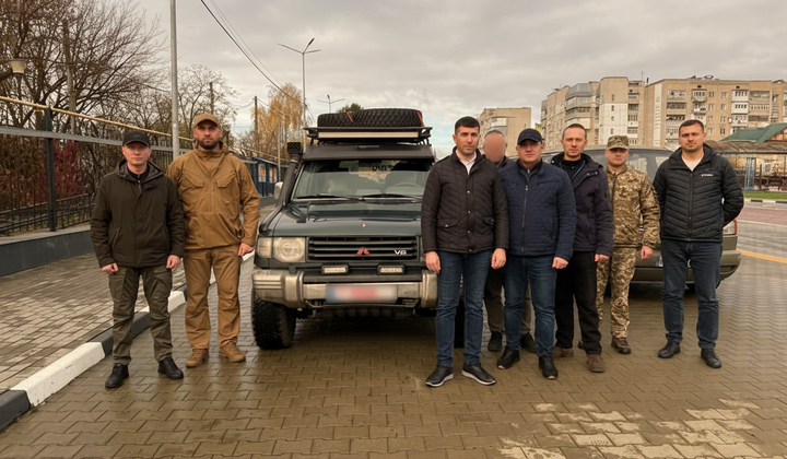 Посольство Украины передало внедорожник и генератор