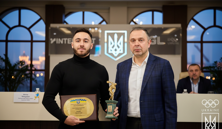 Український гімнаст Назар Чепурний на п'єдесталі