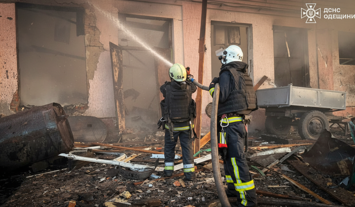 Пожар в результате атаки дронов в Одесской области