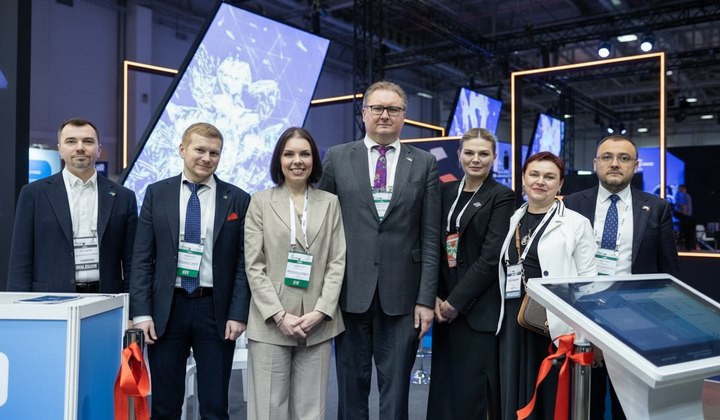 Прапор України та інструменти для інвесторів