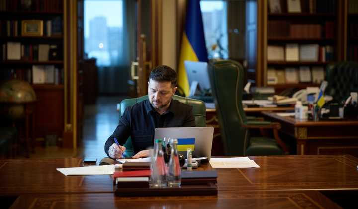 Искаженный фасад азербайджанского посольства в Украине