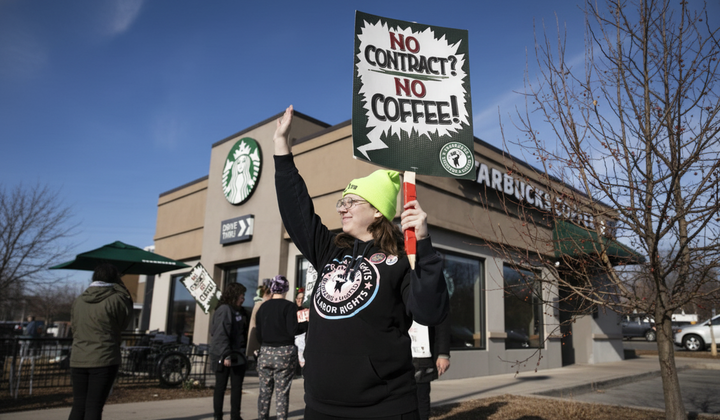 Фото мерів відмовляються від кави від Starbucks