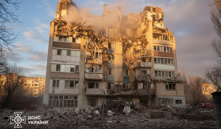 На фотографии изображены тернопольцы во время нападения