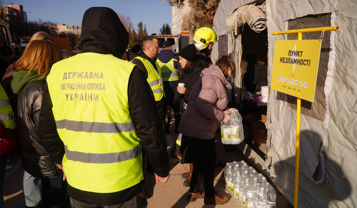 Міграційники допомагають постраждалим отримати документи