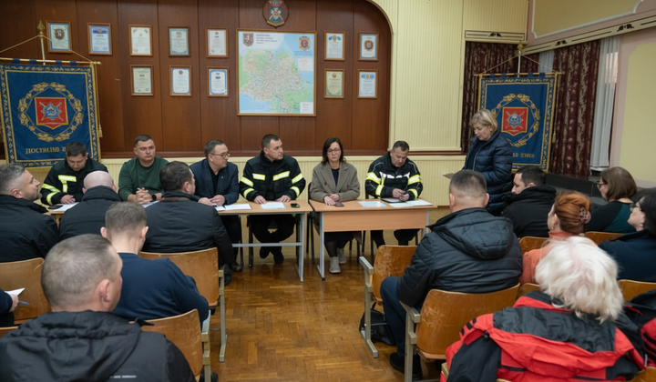 Спасатели разбирают завалы в Тернополе