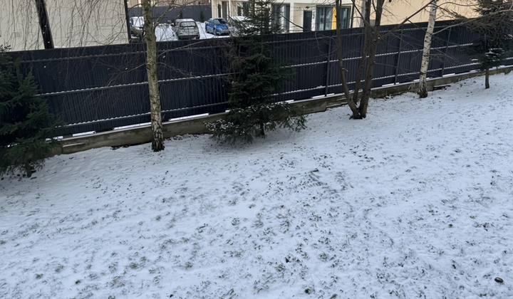 Небо с густыми облаками и снегом