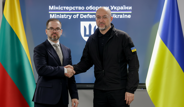Прапори Литви та України разом