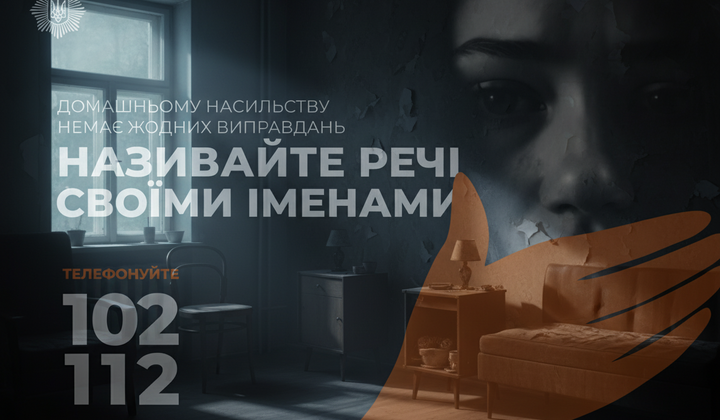 Женщина с телефоном в руках
