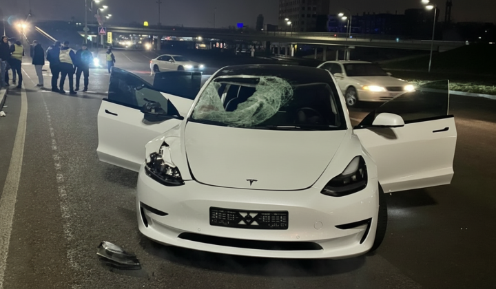 Авария с участием Tesla в Киеве