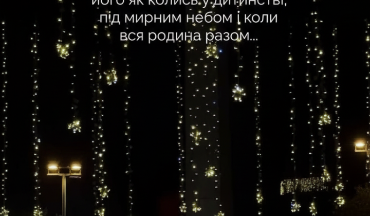 Свічка запалена в темряві