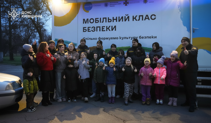 Рятувальники дітей перед Миколаєм по всій Україні